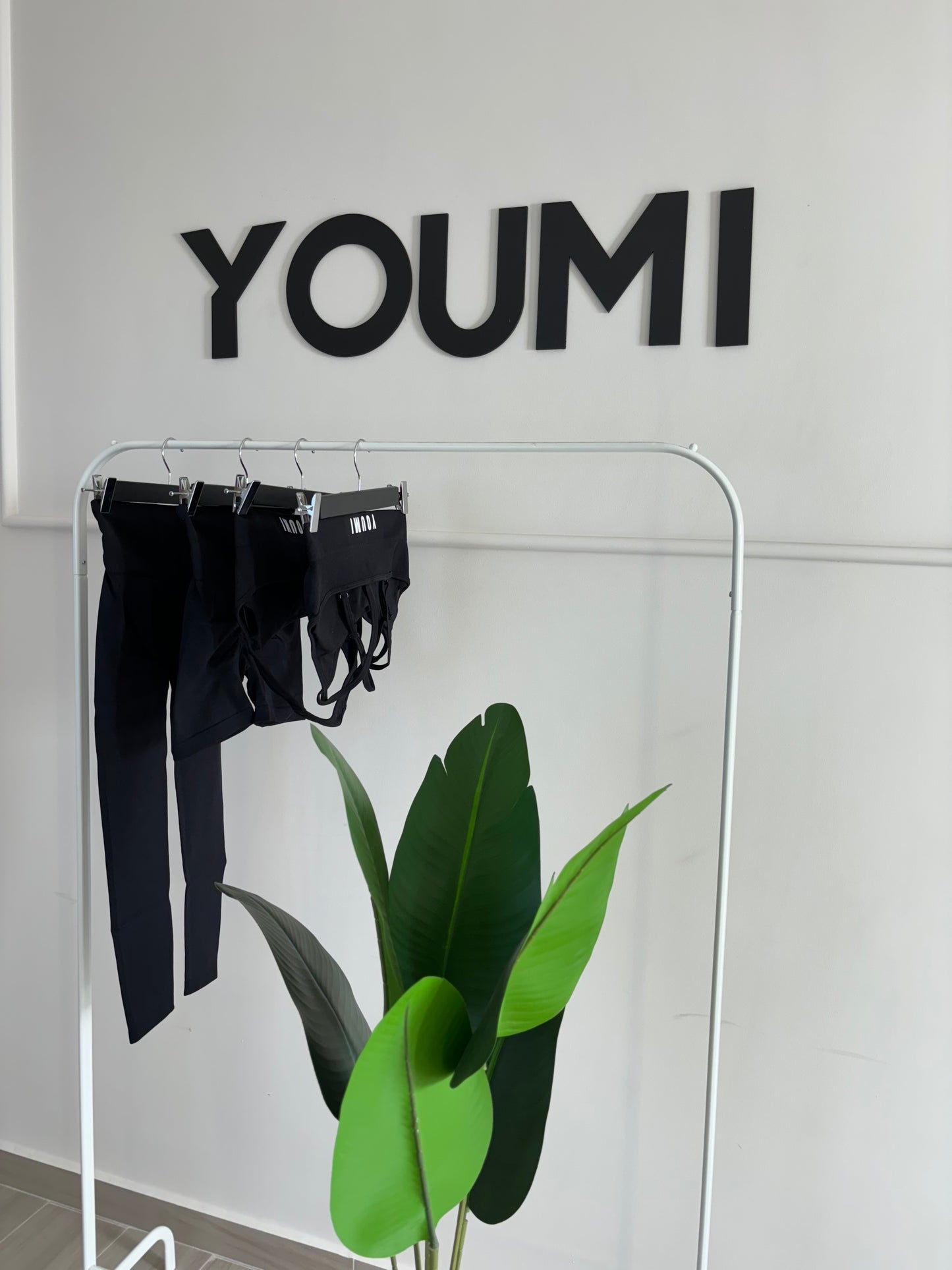 YOUMI Set In Black